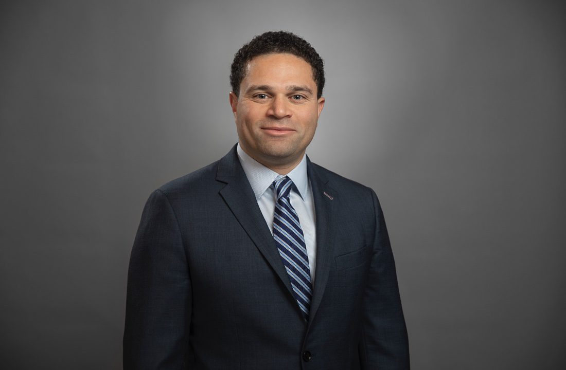 A man in a suit and tie posing for a photo.